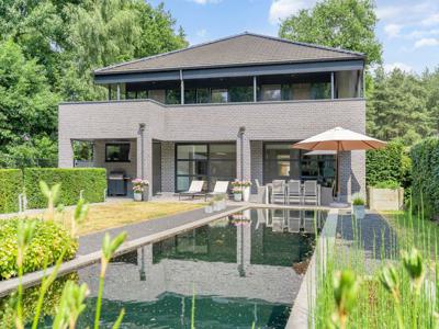 Prachtige moderne villa op ruim zonnig perceel