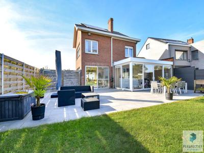 RUIME WONING met GROTE ZONNIGE TUIN