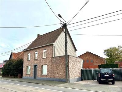 TOFFE INSTAPKLARE WONING met GROOT MAGAZIJN (460 m2) en BIJG