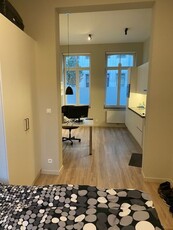 NIEUWE VOLLEDIG INGERICHTE STUDIO