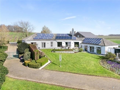 Energiezuinig landhuis met loods en binnenzwembad op 43a38ca