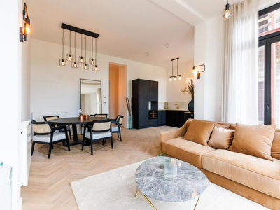 Gerenoveerd luxe appartement met twee terrassen