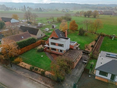 Rustig gelegen interbellum villa met in de groene rand van R