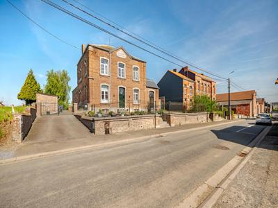 Herenhuis met 4 slaapkamers en professioneel gedeelte