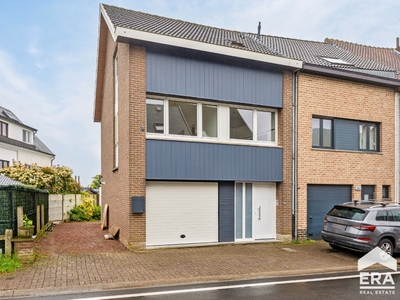 Driegevelwoning met 3-4 slaapkamers, garage, atelier en tuin