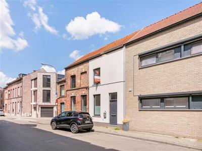 Gerenoveerde en energiezuinige woning met 2 slpks