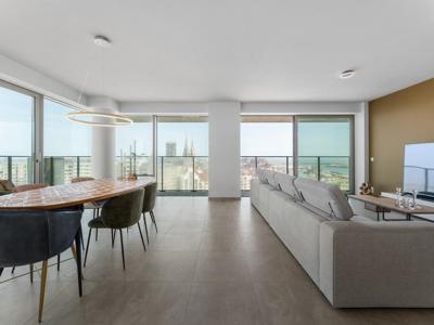 SKY TOWER I - 3 slaapkamers en 50m2 zonneterras met een onge