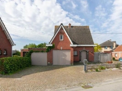 ALLEENSTAANDE KNUSSE WONING