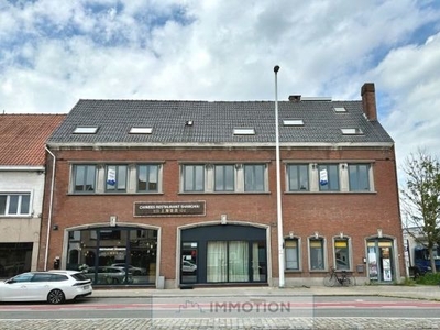 Appartementsgebouw met 2 grote appartementen te koop in K...