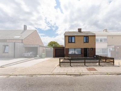 Centraal gelegen woning te Zedelgem, Zwaluwneststraat 12