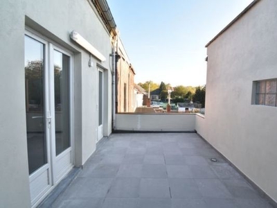 Duplex à louer avec une belle terrasse centrale