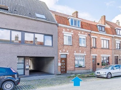 GEWAARDEERDE 4-slaapkamerwoning met 2 badkamers en AANGELEG