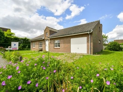 GOED GELEGEN CHARMANTE WONING met TUIN, GARAGE en ZOLDER...