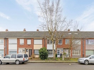 Goedgelegen woning met 3 slaapkamers !