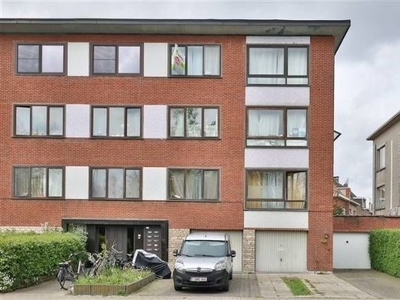 Hoekappartement met veel lichtinval en 2 slpks