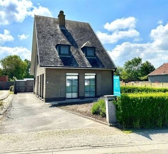 INSTAPKLARE alleenstaande woning met GARAGE en ZONNIGE RUIME