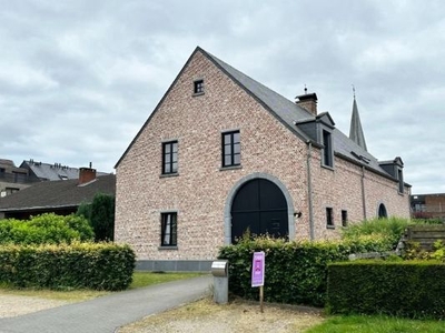 Instapklare villa (+-300m²bewoonbare opp) met aangename ...