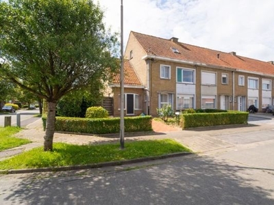 Kloeke halfopen woning met tuin en garage