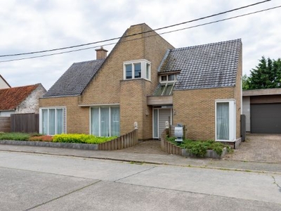 KWALITEITSVOLLE WONING MET RUIM MAGAZIJN (275m²)