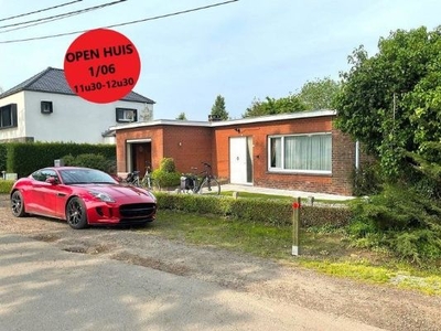 Landelijk gelegen bungalow met grote tuin 1749 m², garage, 3