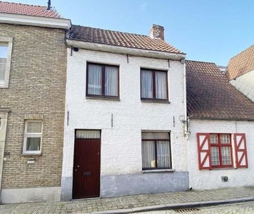 Leuke, op te frissen stadswoning met ZONNIGE, RUIME KOER