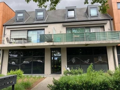 Modern, 2 slaapkamer appartement met uitzicht op het groen