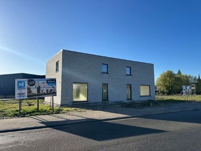 Moderne nieuwbouwwoningen op een boogscheut van Roeselare