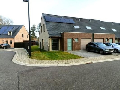 Recente energiezuinige HOB met 3 slaapkamers, garage, tuin,.