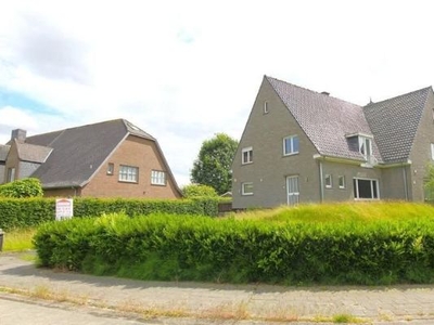 Ruime rustig gelegen woning op een perceel van 425 m² met ga