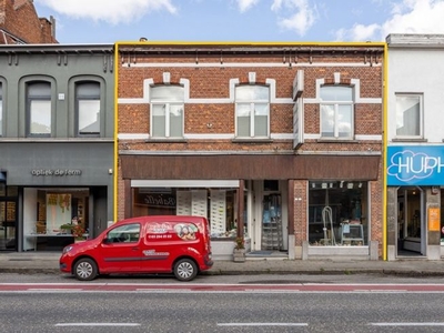 Te renoveren handelshuis in het dorpscentrum van Mariaburg