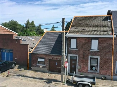 Aangenaam woonhuis met garage en tuin.