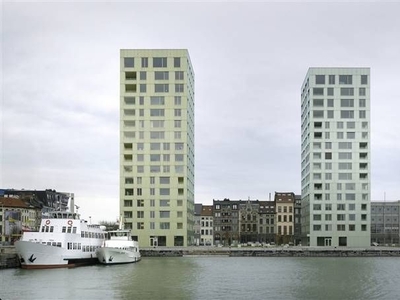 Gesloten garagebox onder Westkaaitoren 41