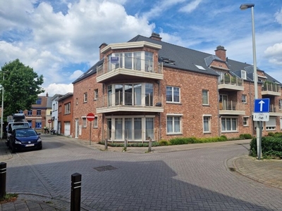 Uitstekend gelegen duplexappartement in centrum Oelegem.