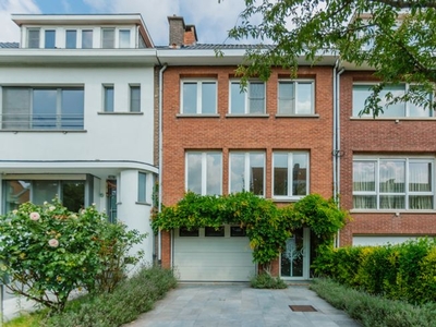 Zonnige, te renoveren woning vlakbij Park Den Brandt