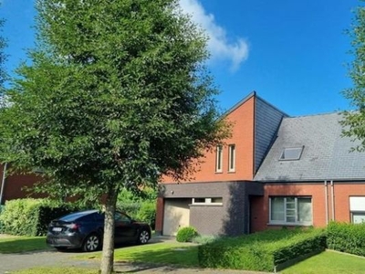 Gezinswoning met 3 slaapkamers en gezellige tuin