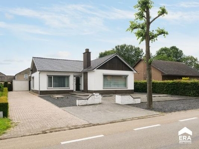 Vrijstaande gelijkvloerse woning met 3 slpks op 6a61ca.