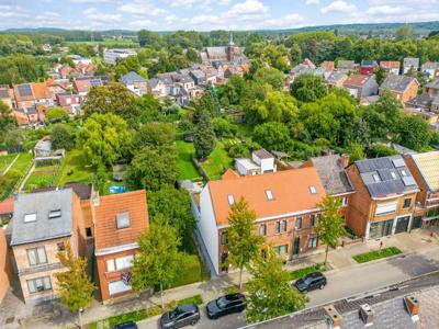 Knap gerenoveerde en energiezuinige gezinswoning met grote t