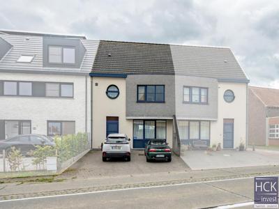 KRUISHOUTEM - Verrassend ruime woning tot 4 SLPK + garage!!