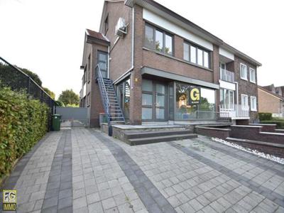 Aangenaam en lichtrijk elijkvloersappartement (125 m²) met r