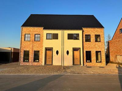 nieuwbouwwoning met 4 slaapkamers in een doodlopende straat