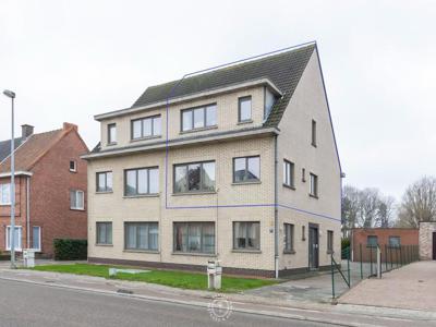 Welgelegen duplexappartement met garage en tuin