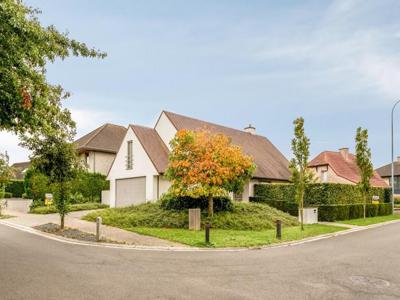 Zeer rustig gelegen villa met 3 slaapkamers en garage