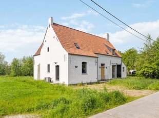 Exclusieve villa in landelijke stijl met 4 slpkrs