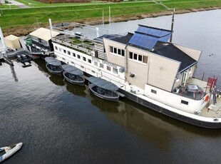 Hotelschip “BOTEL OPHOVEN”. Geschikt voor 29 hotelpassagier