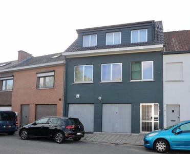 Gelijkvloersappartement met 2 slpk, tuin en garage vor 83...