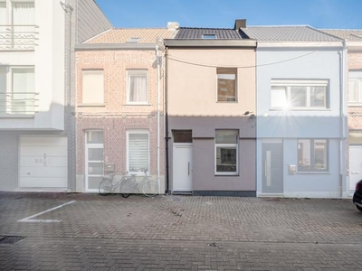 GENT - Nieuw gerenoveerde woning vlakbij St. Pieters station