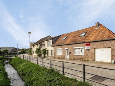 Te moderniseren woning met 2(4) slks te Hoegaarden op 4are