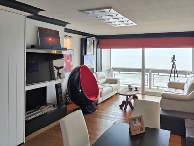 UNIEK LOFT appartement te koop met ZEEZICHT en tevens mooi zicht op de Golf! Garage mogelijk!