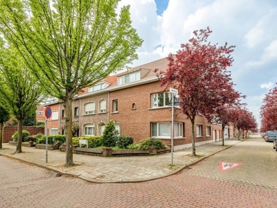 Woning met 3 app, 2 garages en tuin