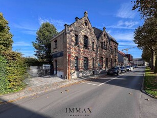 Authentiek en karakteristiek gebouw met kantoor/loft-apparte